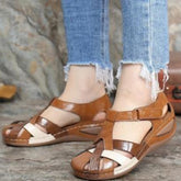 Vintage Sandalen mit runder Zehenpartie und gekreuzter Schnalle